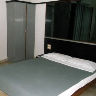 Hotel The Ambassador, Satara 3